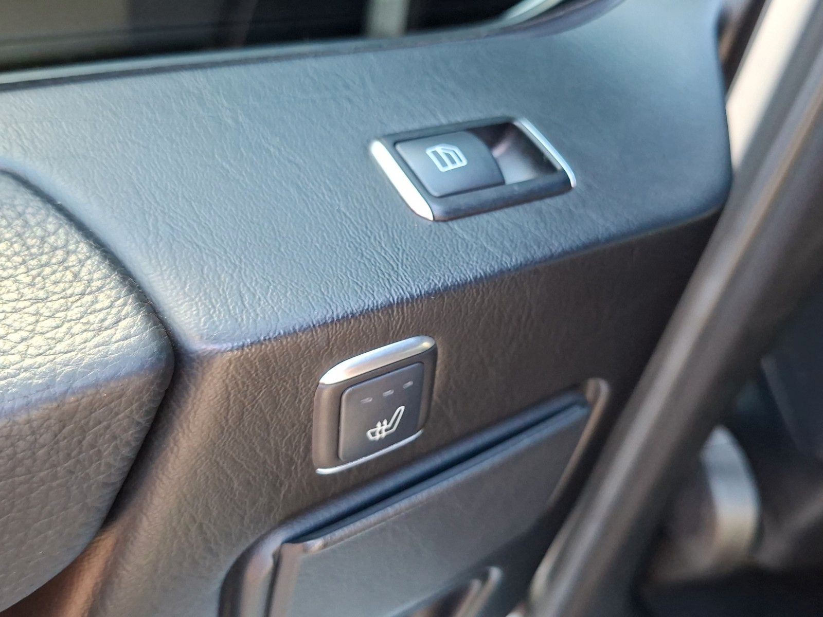 Fahrzeugabbildung Mercedes-Benz G350d AMG-Line* Night-Paket*AHK*H&K*SHZ**