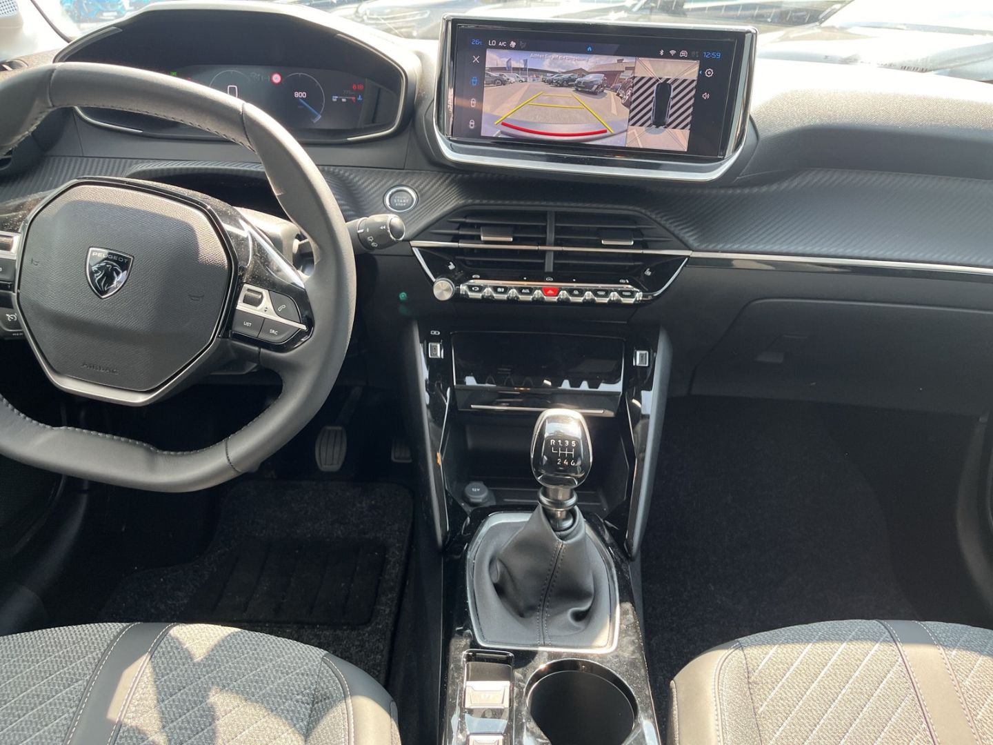 Fahrzeugabbildung Peugeot 208 1.2 EU6d Allure PureTech 100 Navi 360 Kamera