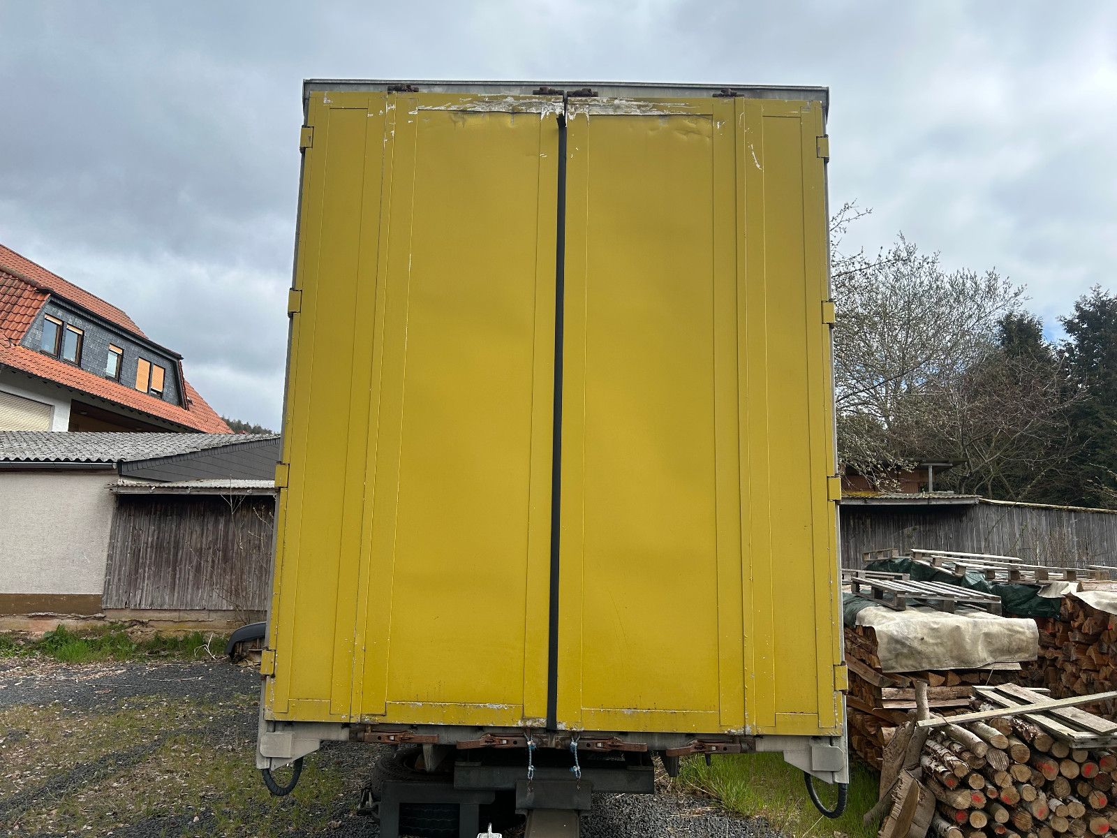 Fahrzeugabbildung Andere Gleich 18000 Anhänger Pritsche+Plane