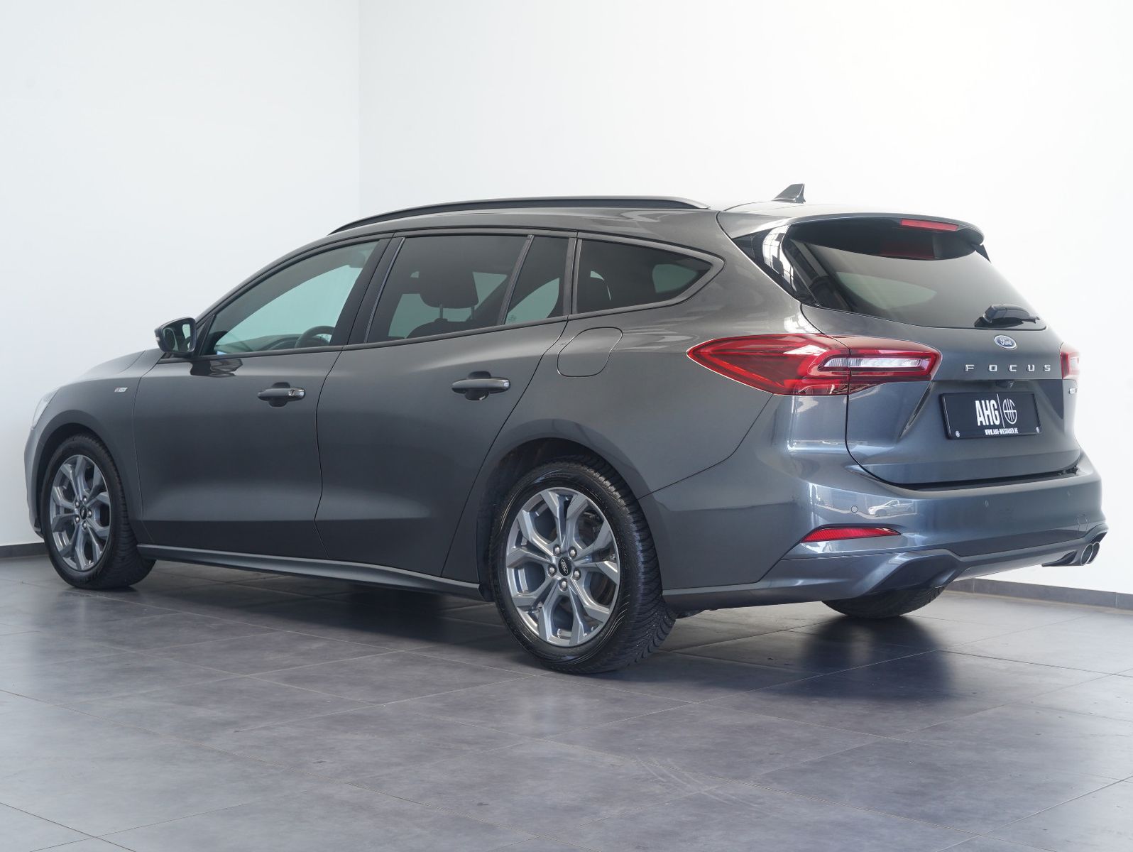 Fahrzeugabbildung Ford Focus Turnier ST-Line X 1.0 EcoBoost Mild-Hybrid