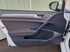 Fahrzeugabbildung Volkswagen e-Golf VII Lim. Navi LED SiHz PDC ACC Wärmepumpe