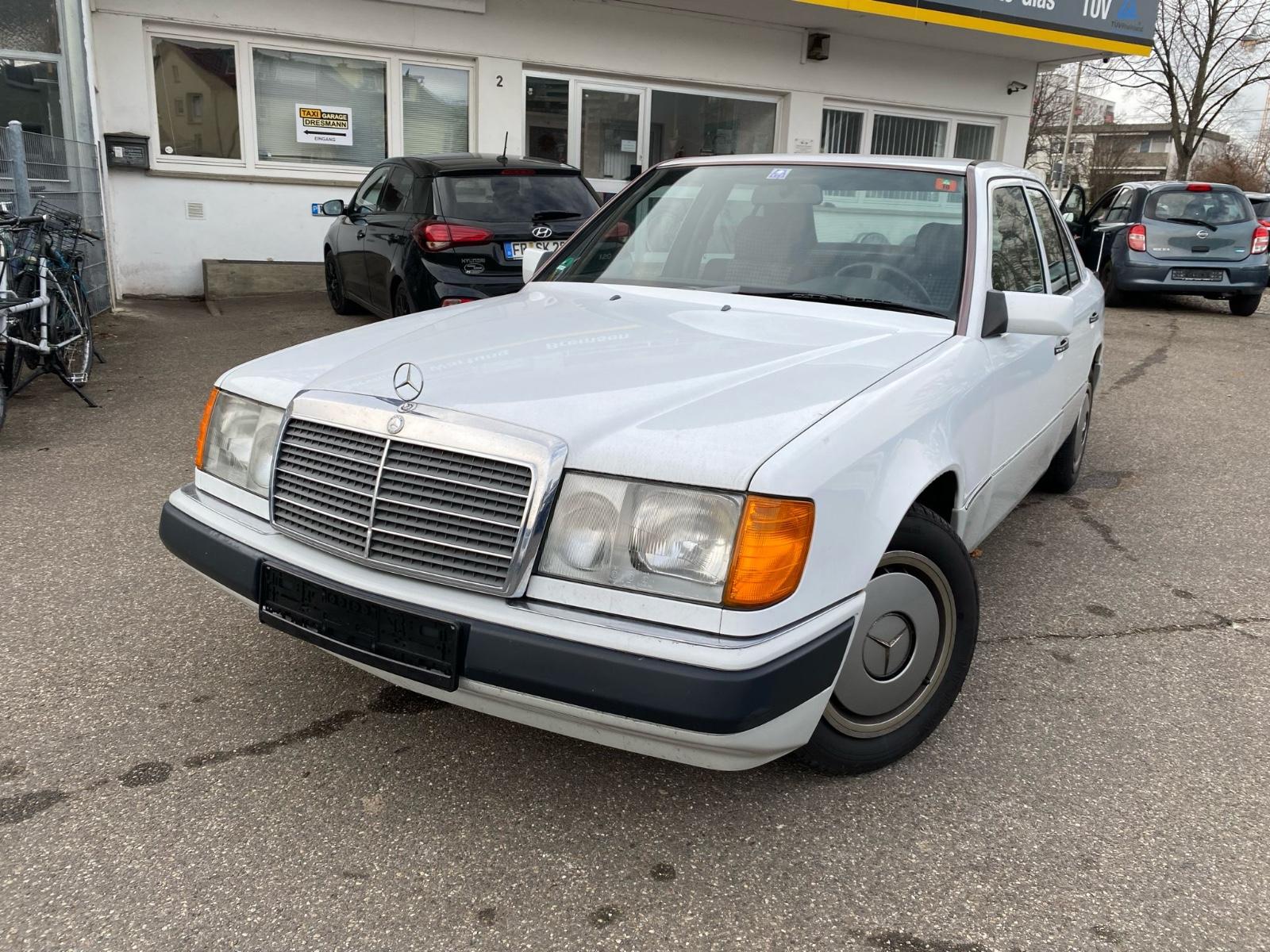 Mercedes-Benz 230E