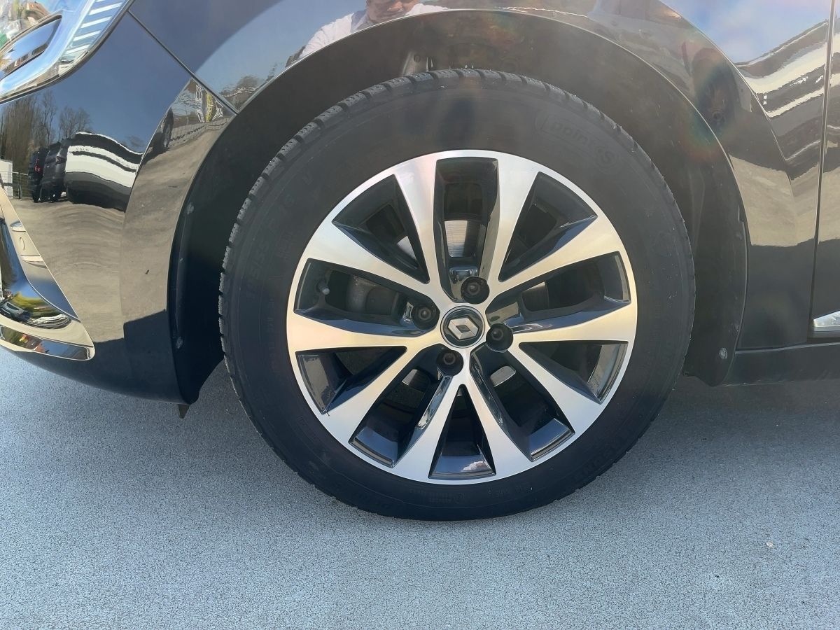 Fahrzeugabbildung Renault Clio INTENS TCe 100 Navi