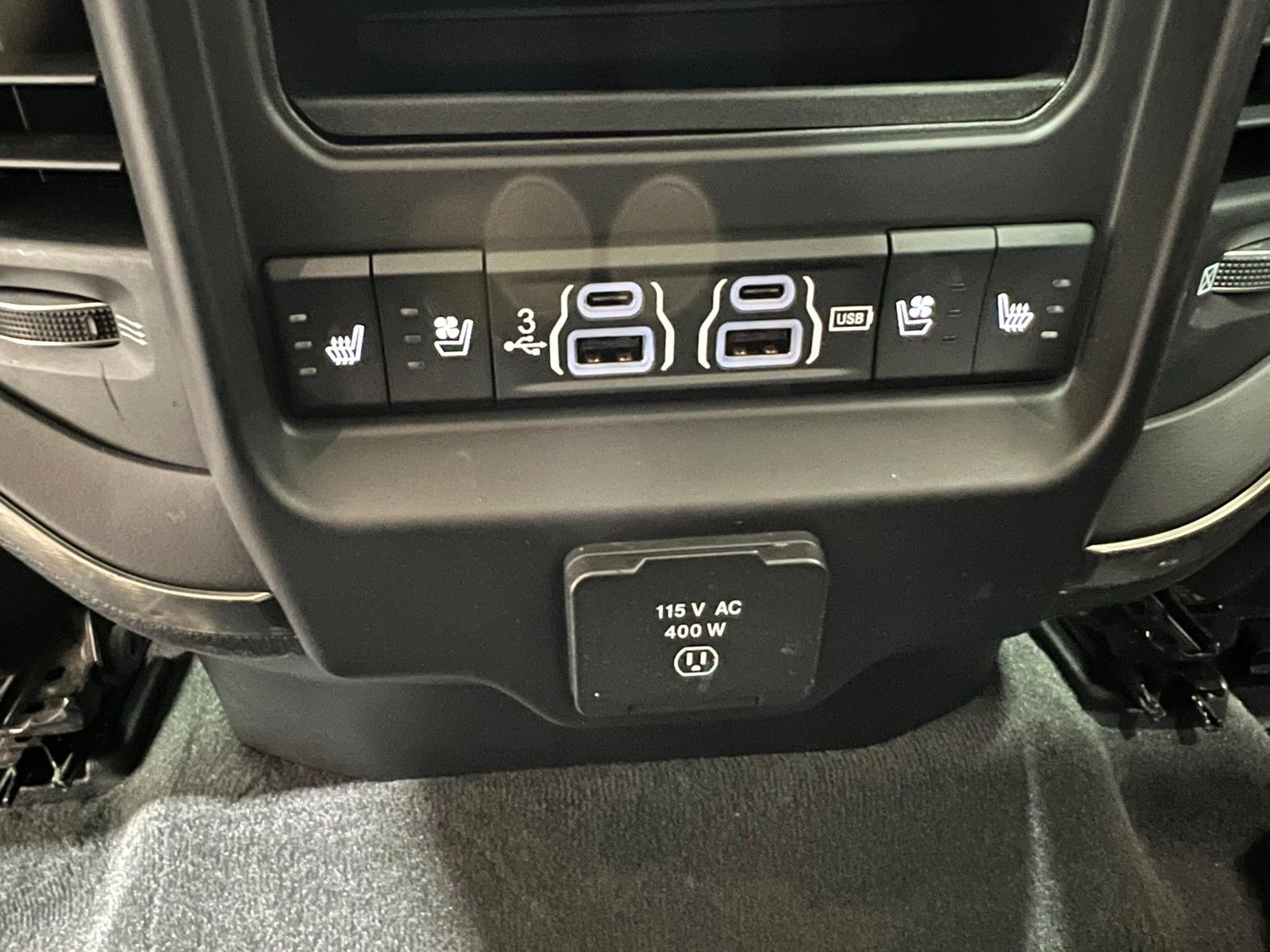 Fahrzeugabbildung Dodge RAM 1500 LIMITED NIGHT CREW CAB 4X4 *RTR UMBAU*