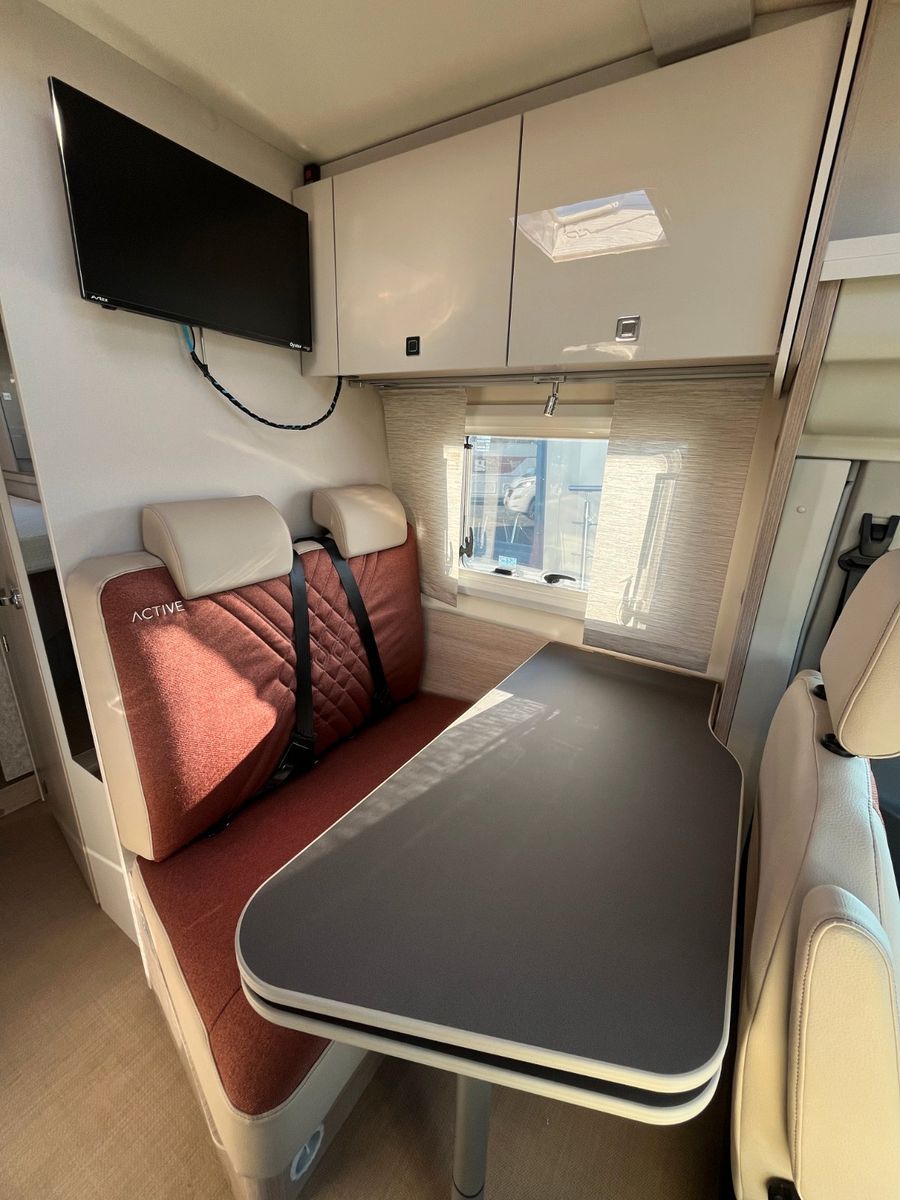Fahrzeugabbildung Bürstner Lineo T 700 155PS*Autom.*Xenon*Winter*Sat*TV*Nav