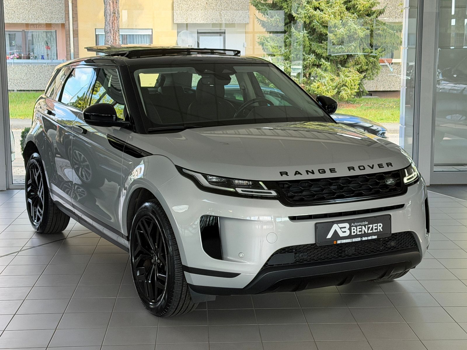 Fahrzeugabbildung Land Rover Range Rover Evoque SE Hybrid /PANO/MERIDIAN/