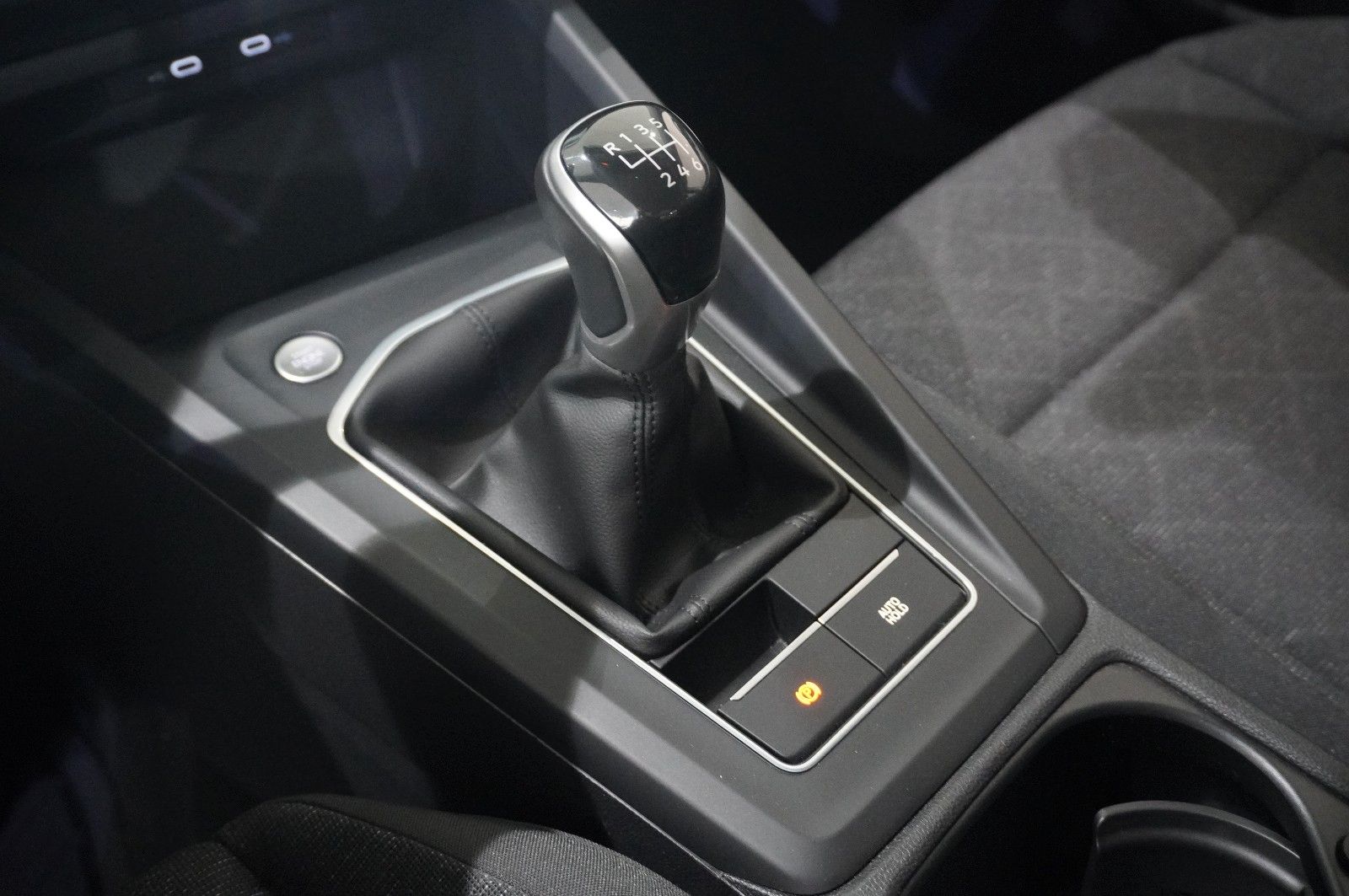 Fahrzeugabbildung Volkswagen Golf VIII Variant 1.5 TSI LIFE NAVI/LED/SHZ/VIRT