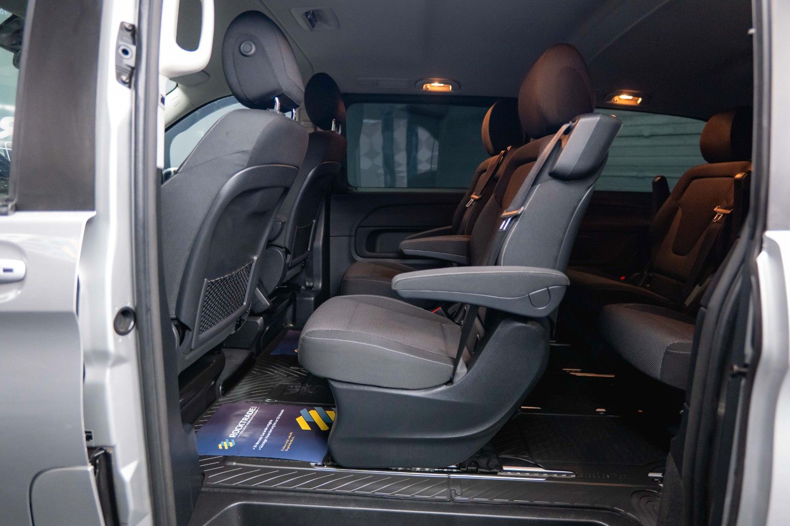 Fahrzeugabbildung Mercedes-Benz V 220 CDI EDITION Sport lang *ACC*DAB*6 Sitze*