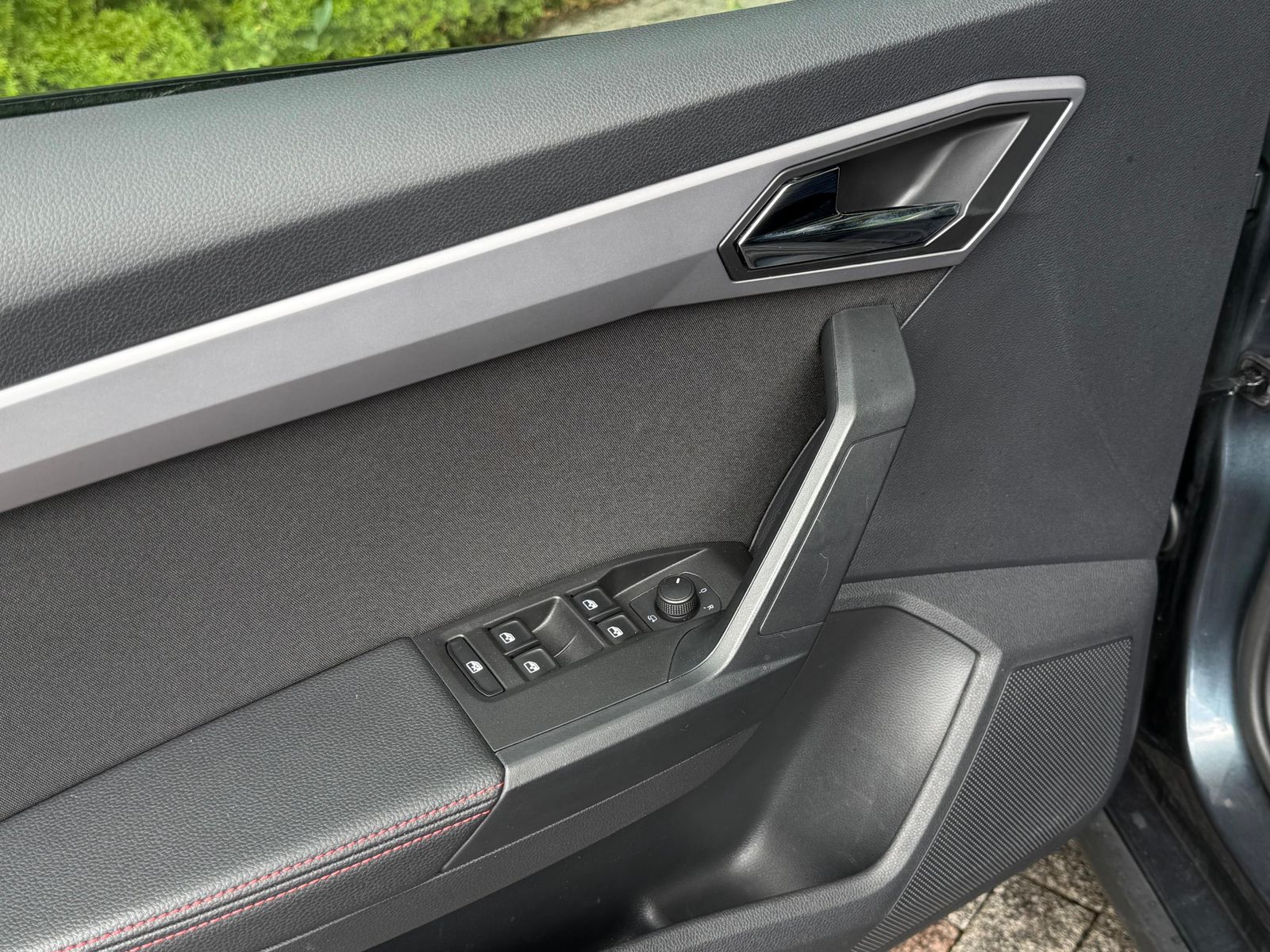 Fahrzeugabbildung SEAT Arona 1.0 TSI DSG FR LINE LED+NAV+AHK+ACC+SHZ+