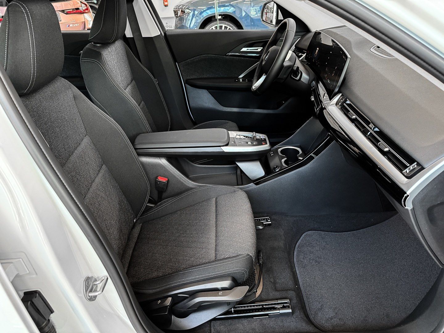 BMW iX2 - Bild 12