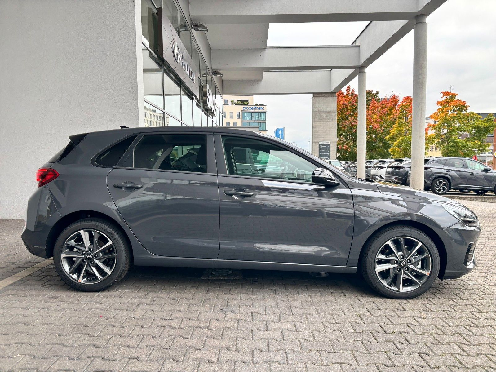 Fahrzeugabbildung Hyundai i30 AVANTAGE DCT 140PS Navi/SHZ/Kamera!