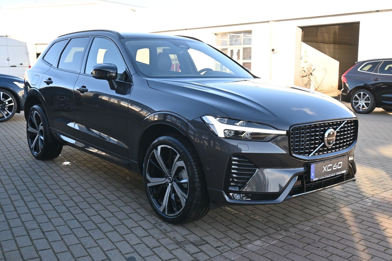Fahrzeugabbildung Volvo XC60 B5 AWD Plus Dark*H&K*LUFT*360°* ACC