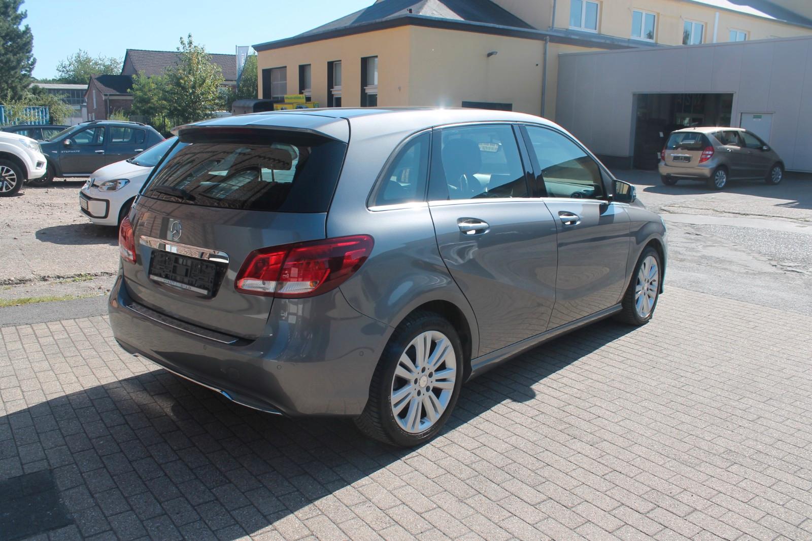 Mercedes-Benz B 180 Style DCT+Wippen*Navi*AHK*PDC*Sitzhzg*Allw