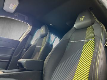 Abarth 600e Turismo 174KW ACC CARPLAY LED PDC DAB