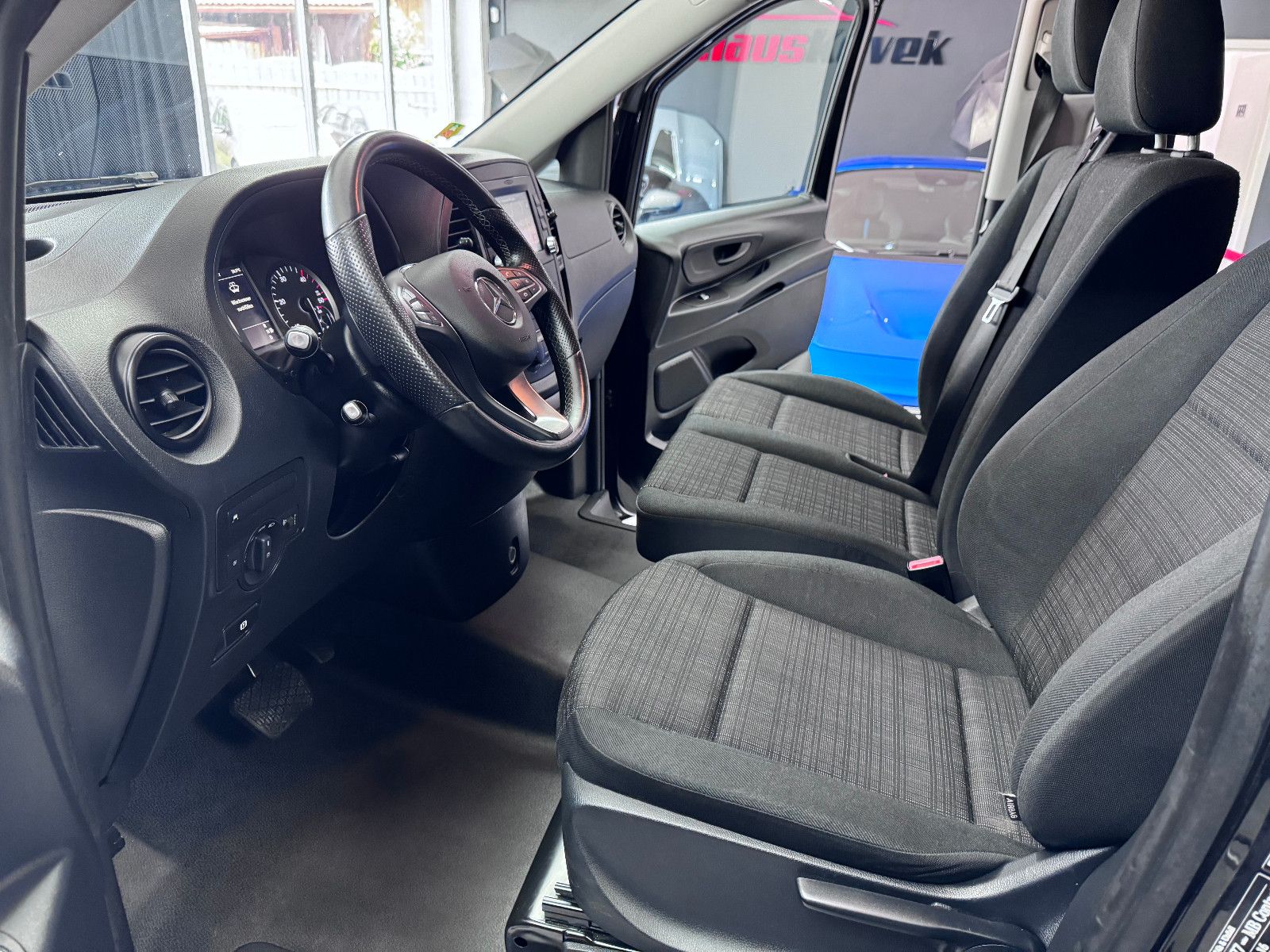 Fahrzeugabbildung Mercedes-Benz Vito Tourer 119 CDI  Pro LANG*NAVI*AUTOMATIK*AHK