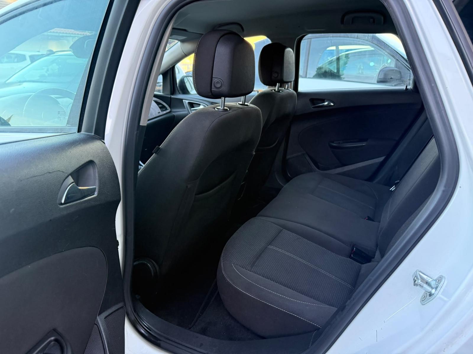 Opel Astra 2013 — photo 8