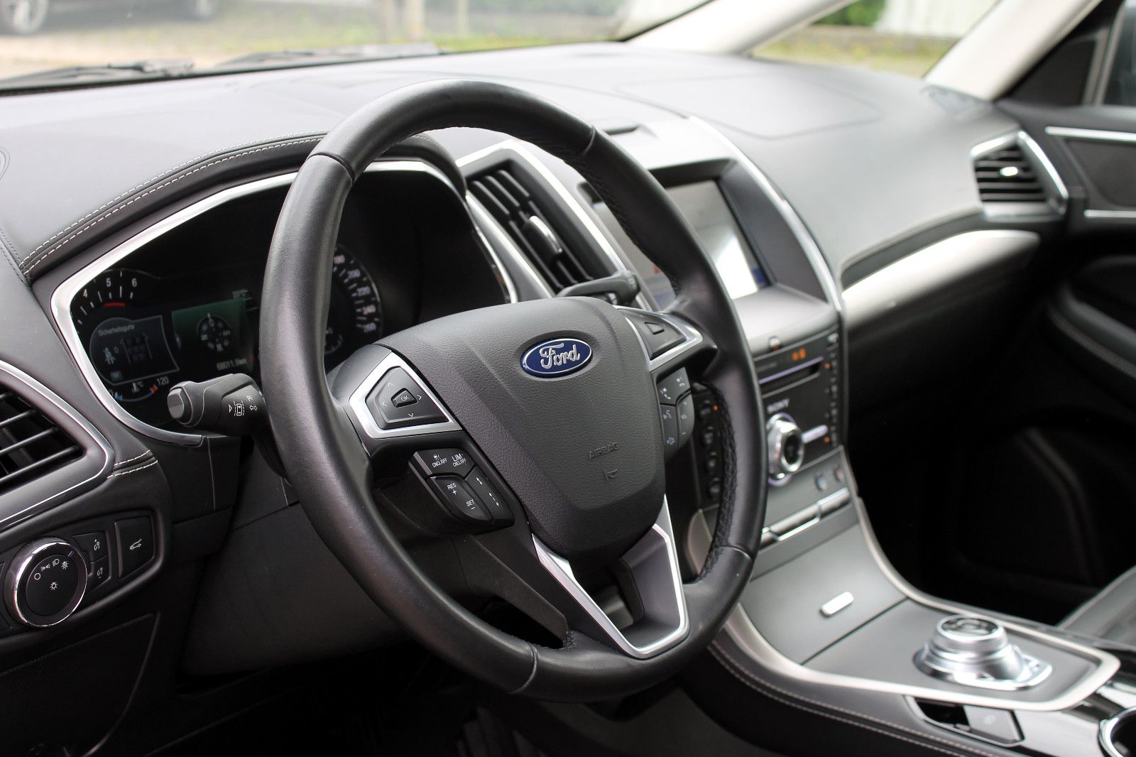 Fahrzeugabbildung Ford S-Max Vignale 2.0 7-Stz. LED 360° ACC AHK SHZ BT