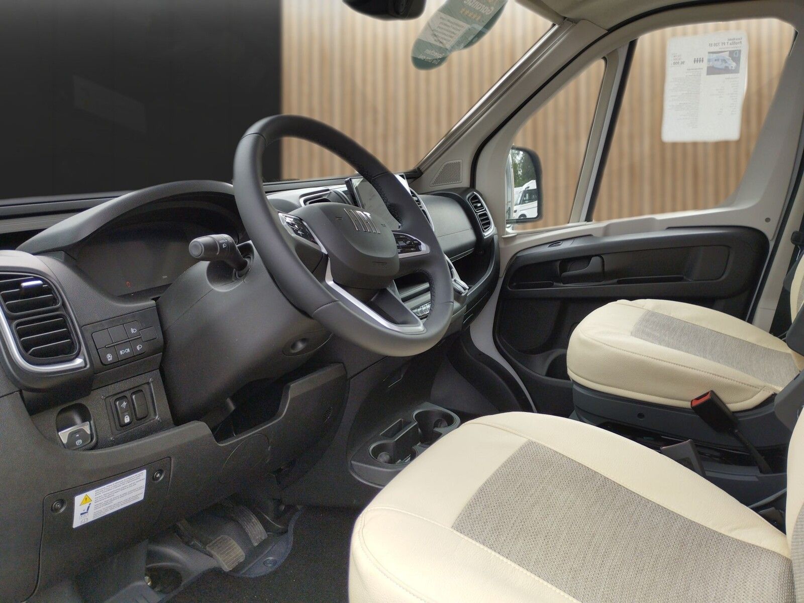 Fahrzeugabbildung Eura Mobil Profila T PT 720 EF MondialPakete 180PSAutomatik