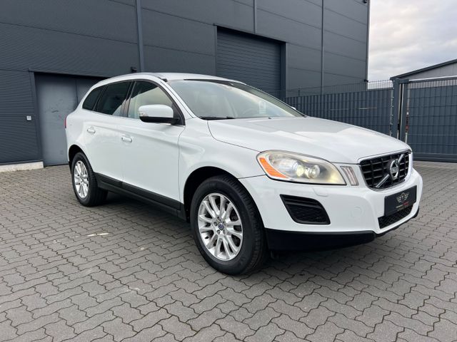 Volvo XC60 Summum 2WD T5 Autom.XENON+NAVI+LEDER+AHK+SH