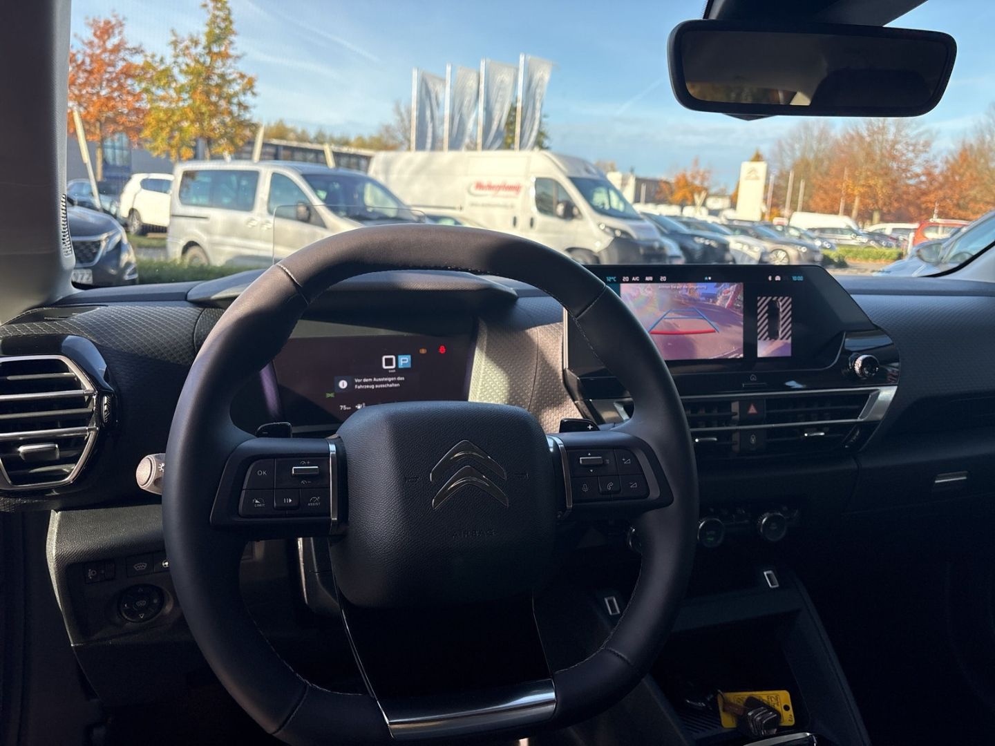 Fahrzeugabbildung Citroën C4 X PureTech 130 S&S EAT8 Shine HUD Navi Digita