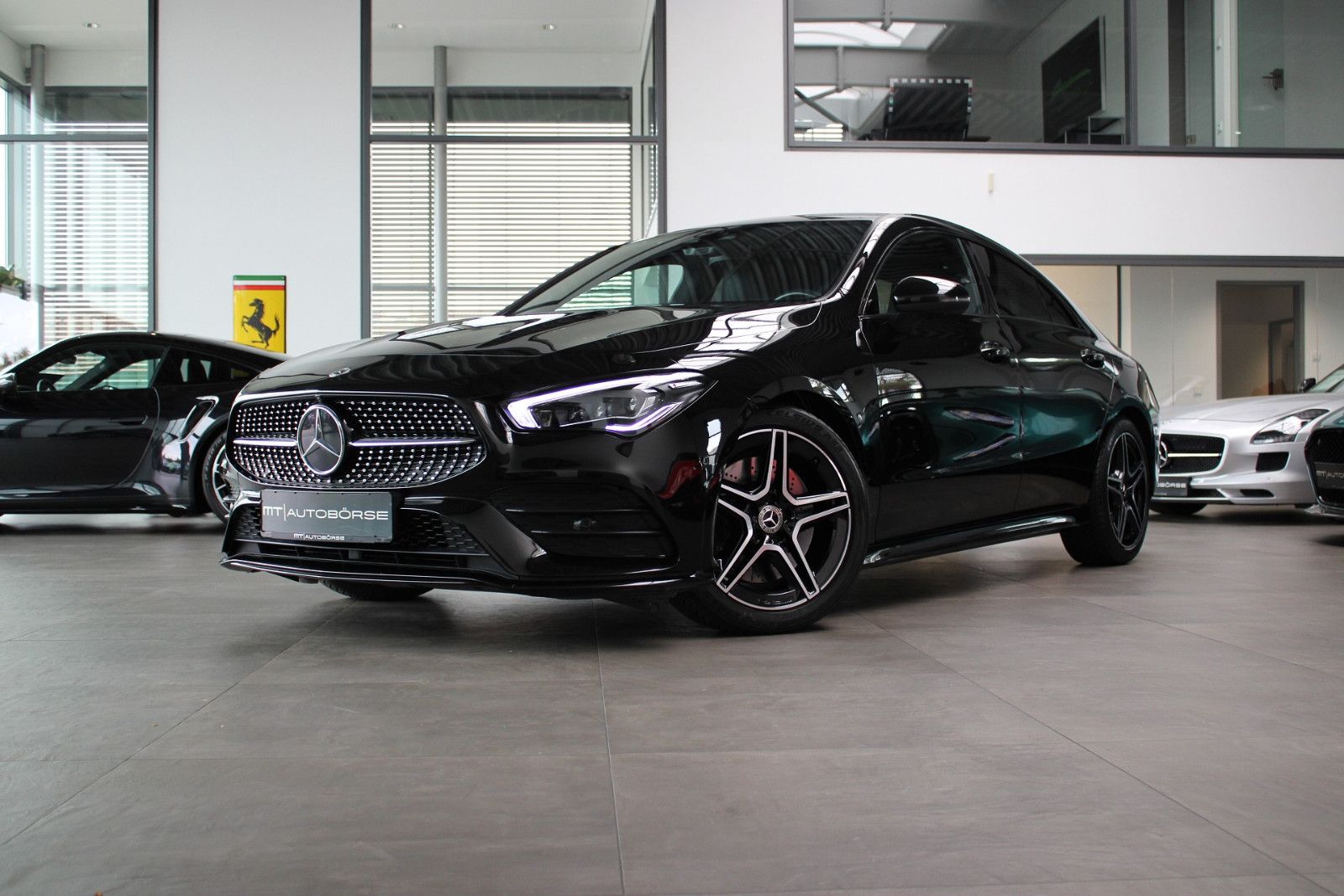 Mercedes-Benz CLA 250 4M AMG LINE MBUX LEDER 360° 19 foto 2