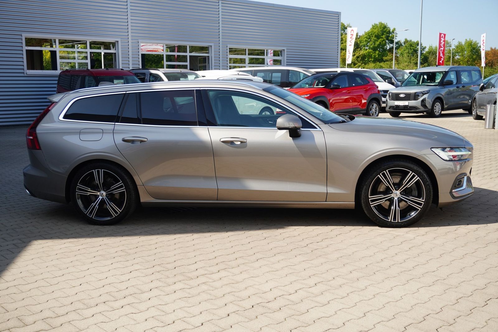 Volvo V60 Kombi T6 Inscription AWD LED ACC Navi Leder foto 5