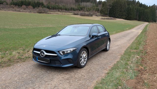 MERCEDES-BENZ A 220 Edition 19 Panorama MBUX 8fach Bereift LED