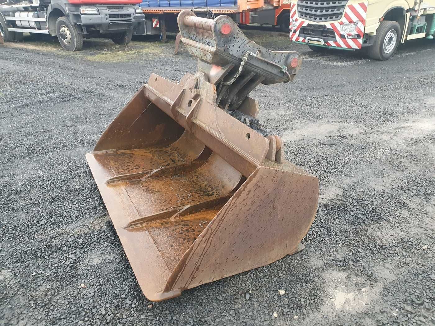 Fahrzeugabbildung Andere Hydraulischer Grabenräumlöffel / schwenkbar OQ80