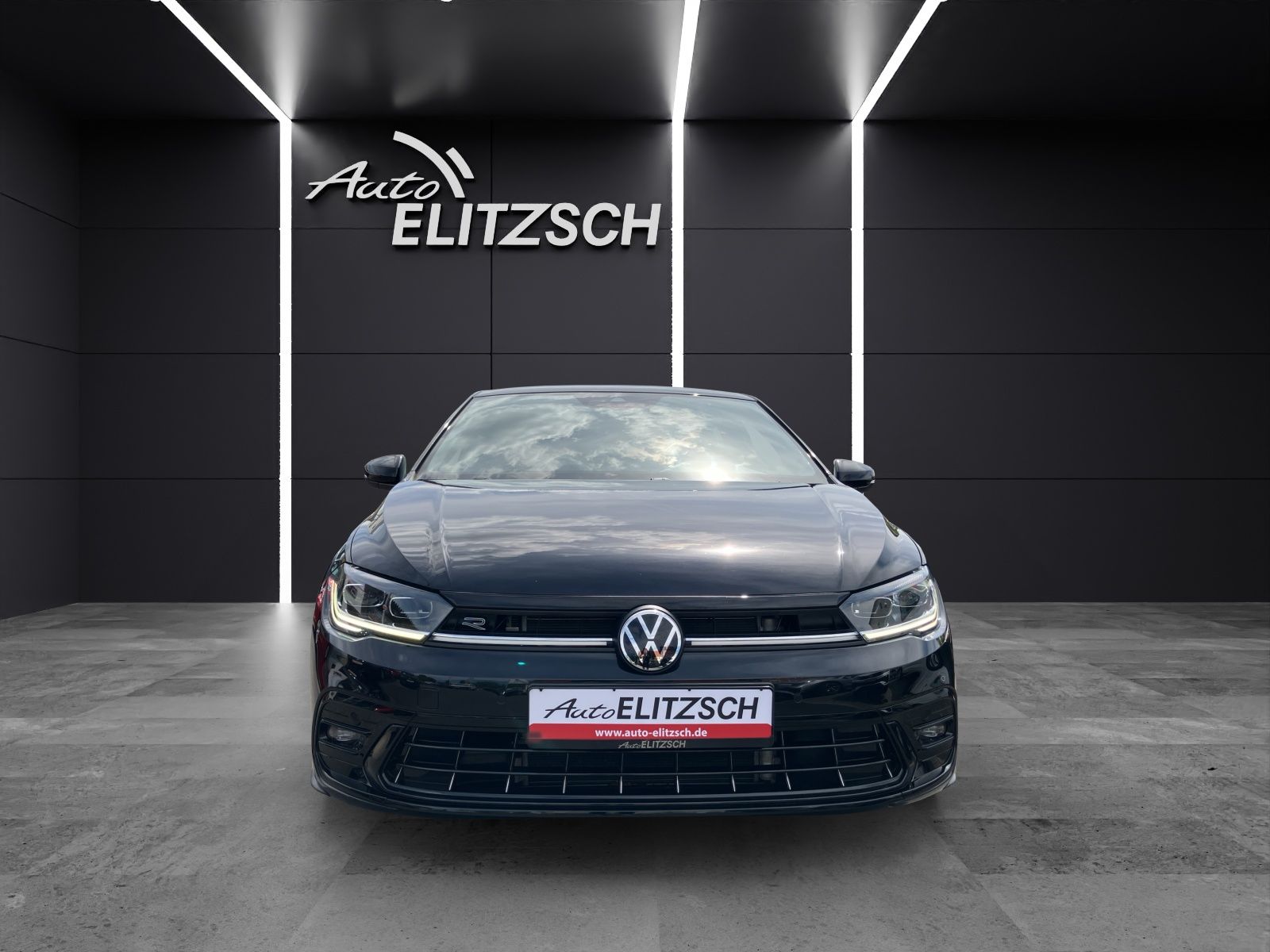 Fahrzeugabbildung Volkswagen Polo TSI R-line DSG Matrix AID RFK SH LM