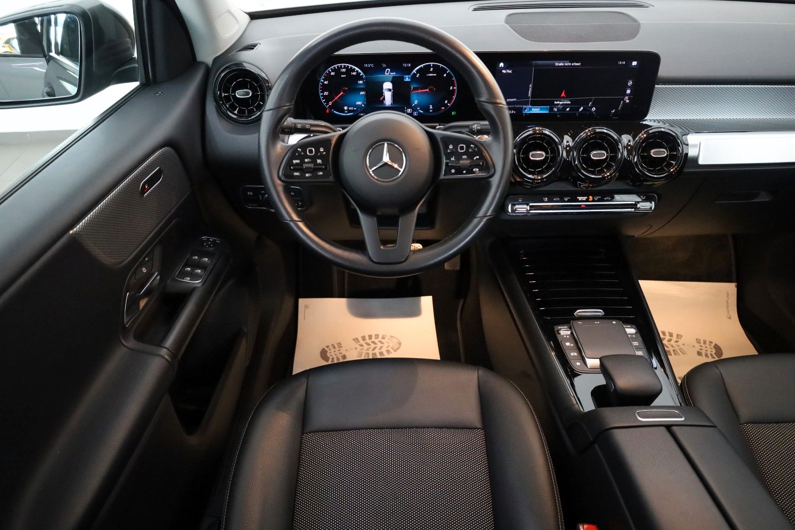 Fahrzeugabbildung Mercedes-Benz GLB 200d T.Leder,Navi,LED,SH,Kamera,Park-Paket