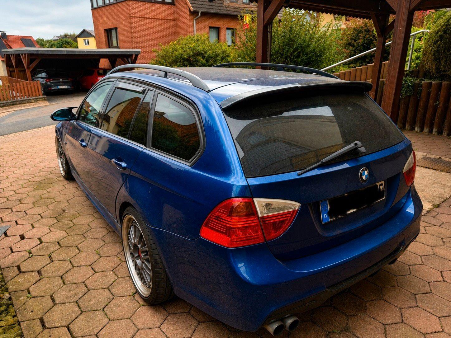 BMW 330 2006 — interior