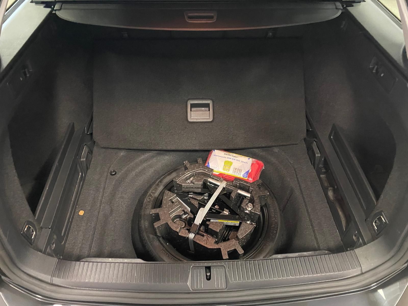 Fahrzeugabbildung Volkswagen Passat Variant 1.5 TSI DSG+APP+NAVI+SHZ+ALLWETT+
