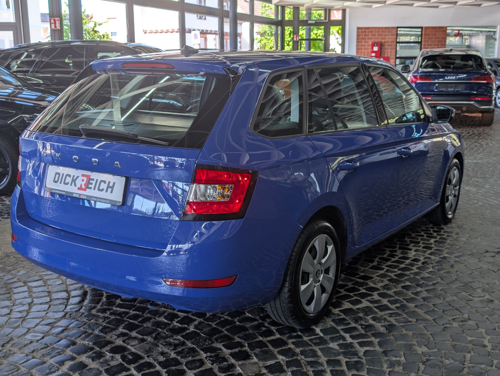 Fahrzeugabbildung SKODA Fabia Active 1.0 MPI SURROUND SCHECKHEFT KLIMA