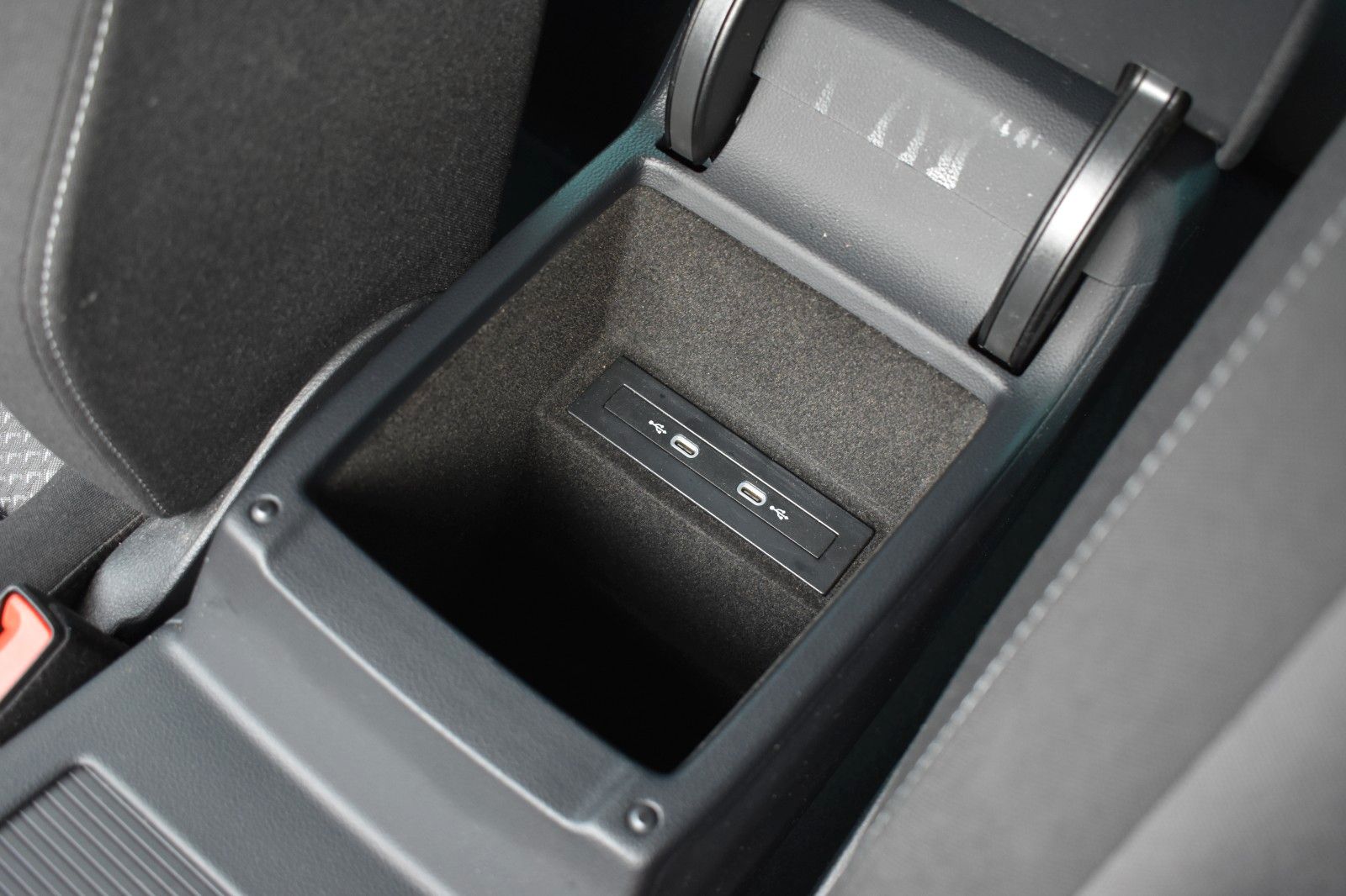 Fahrzeugabbildung Volkswagen Passat Variant Conceptline DSG AHK LED