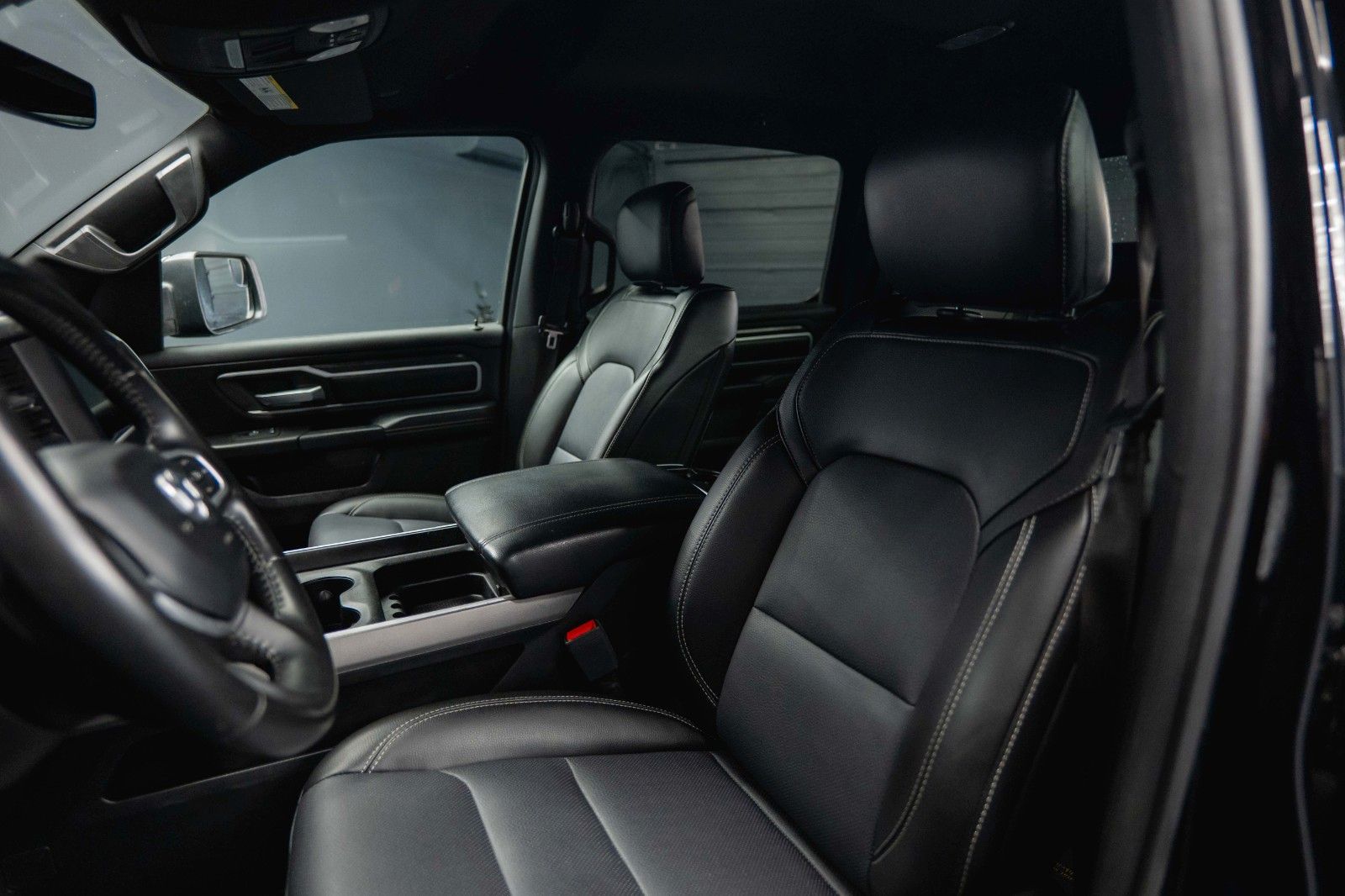 Fahrzeugabbildung Dodge RAM 5.7 V8 HEMI 4x4 OFFROAD BLACK EDITION *19%