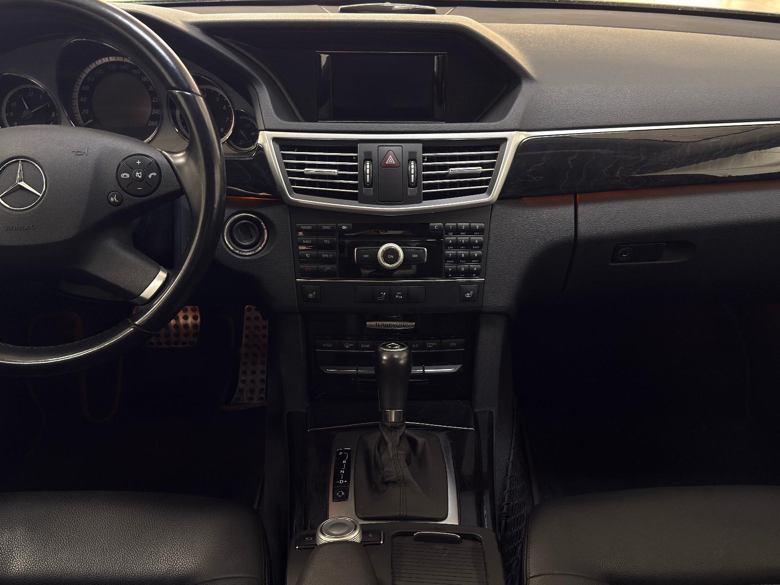 Mercedes-Benz E 200 Avantgarde, TÜV NEU,Automatik, Navi, Xenon