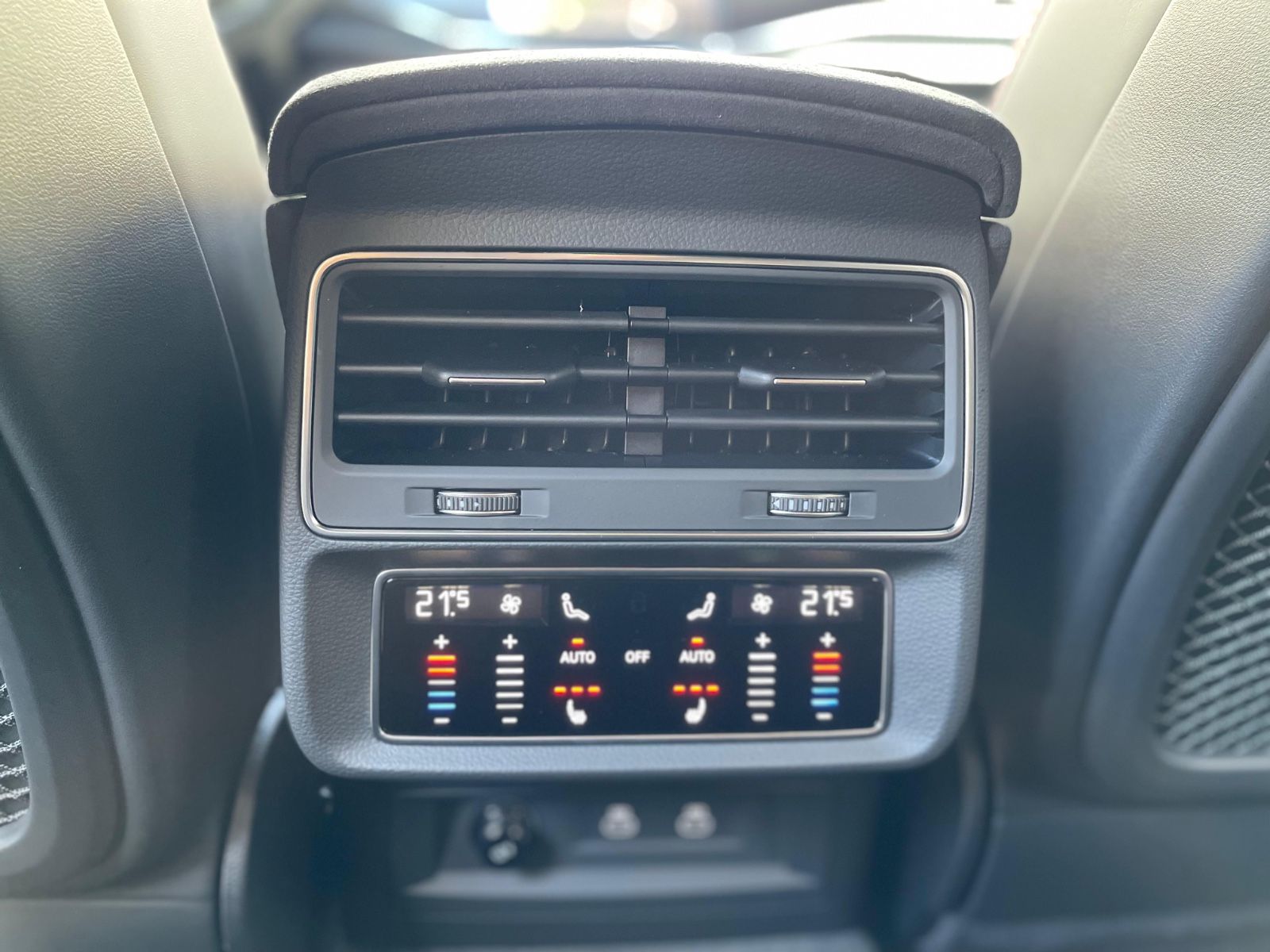 Fahrzeugabbildung Audi RSQ8 Performance Full Option|Carbon|STHZ|B&O Adv