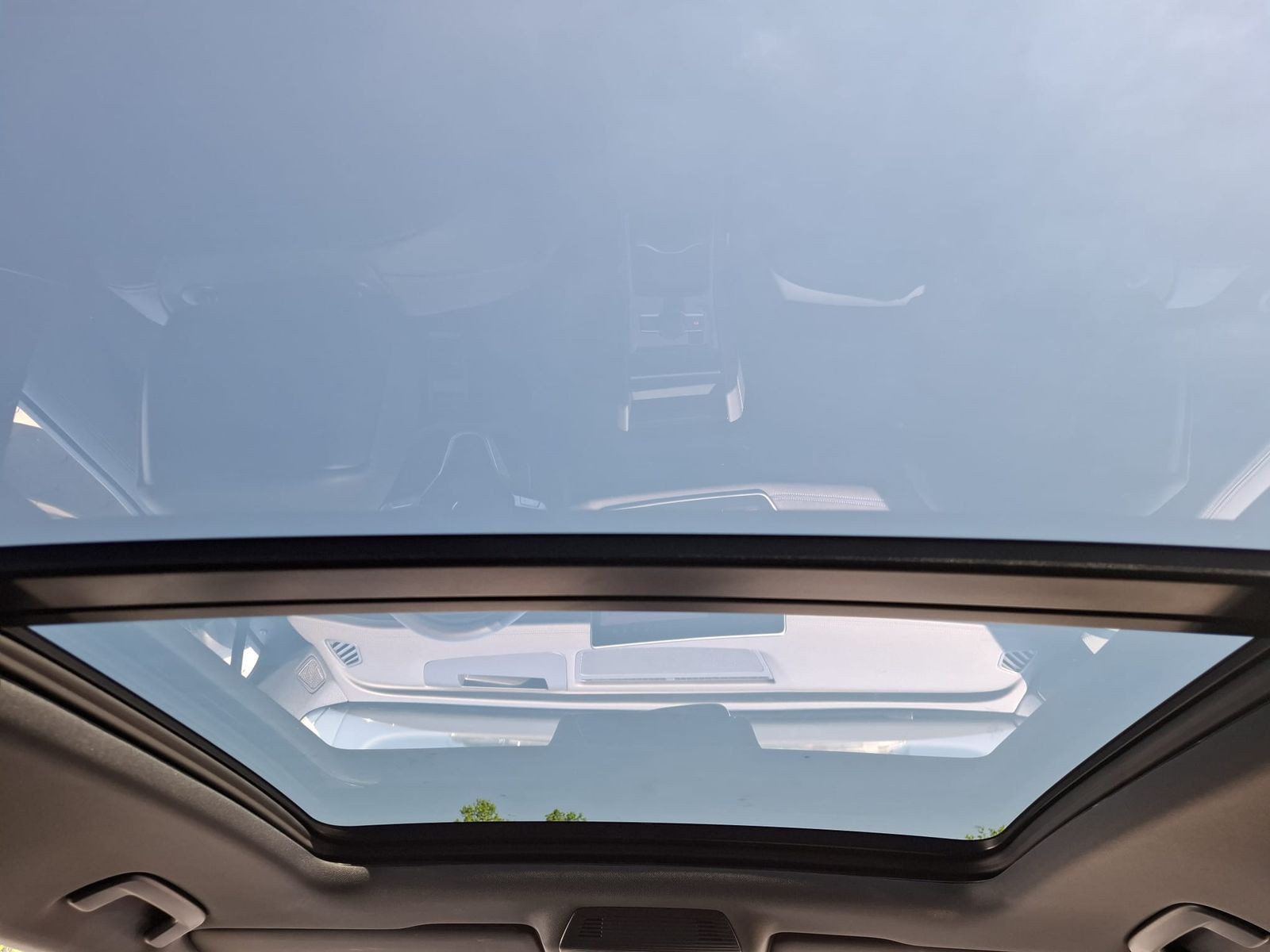 Fahrzeugabbildung Volkswagen Tayron 2.0 TDI 4M R-Line 7S*LEDER*PANO*HUD*AHK