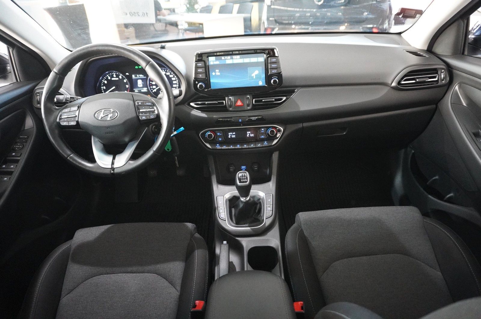 Fahrzeugabbildung Hyundai i30 LIM. 1.5 T-GDI 48V NAVI/LED/SPORT/KAMERA/DAB