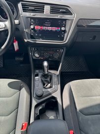 Volkswagen Tiguan - 11