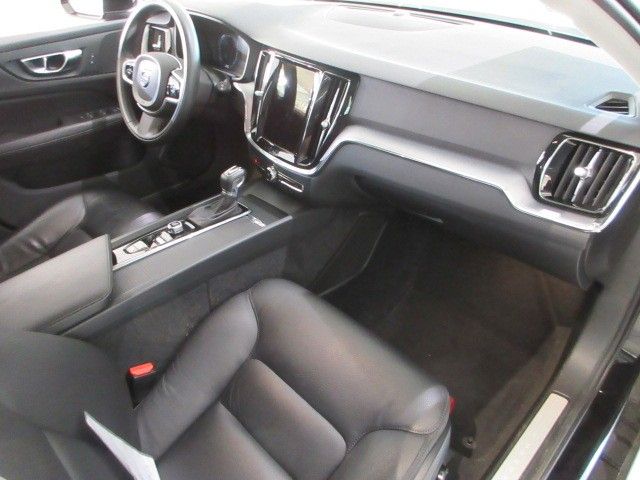 Fahrzeugabbildung Volvo V60 Momentum D3 NAVI/LED/LEDER/SHZ/LHZ/PDC+CAM