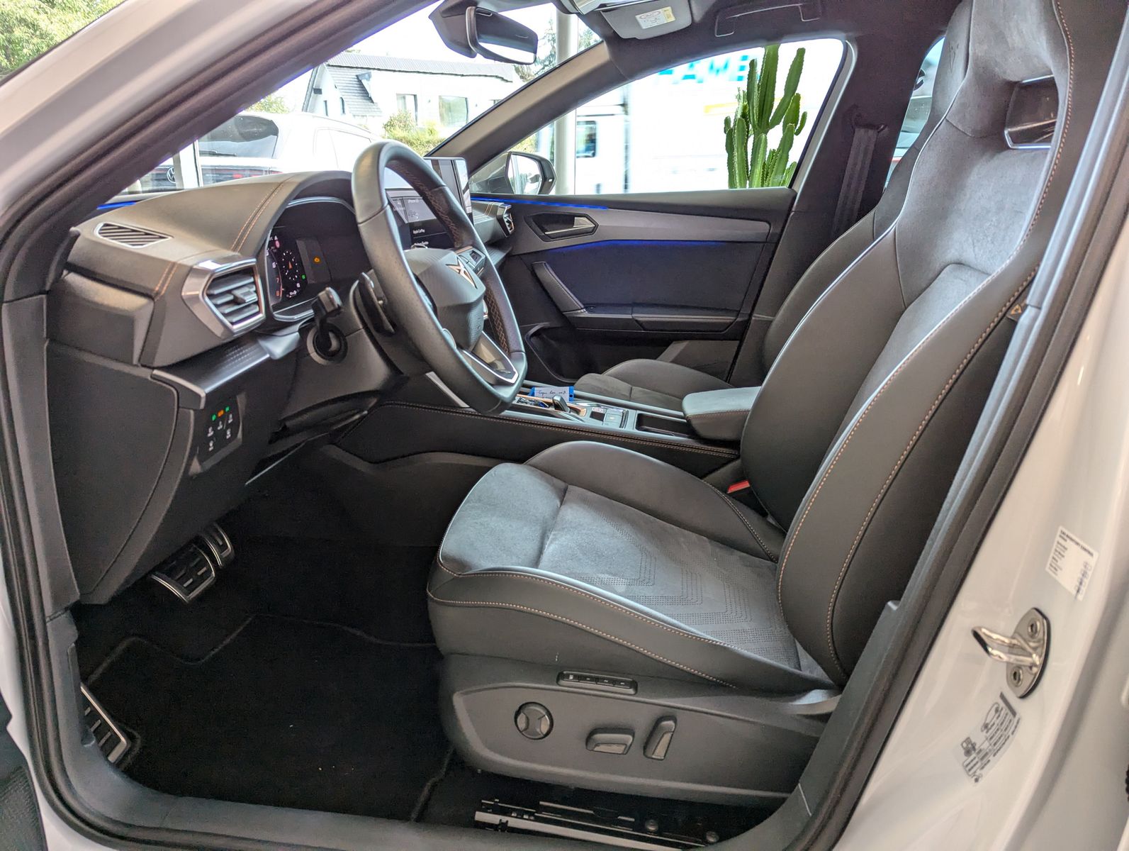 CUPRA Leon 1.5 eTSI Intelligent-Dynamic-Edge-Paket - Image 12