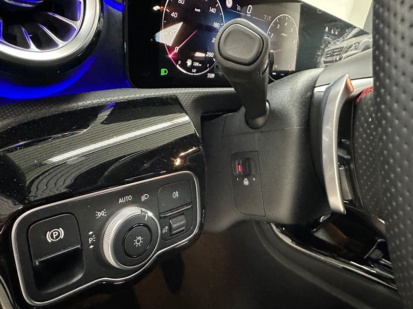 Mercedes-Benz A 180 AMG Line NAV LED PTS SHZ KEYLESS KAMERA 1H foto 15