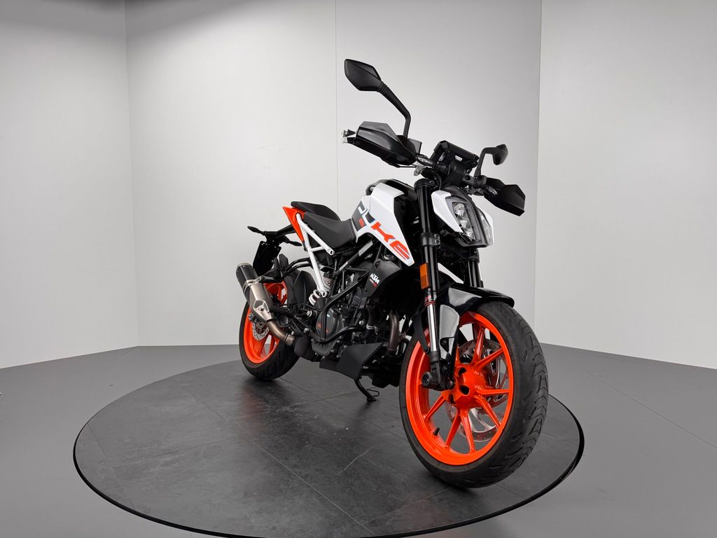 Fahrzeugabbildung KTM DUKE 125 *1.HAND *SERVICE NEU