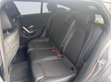 Mercedes CLA 180 Shooting Brake - 11