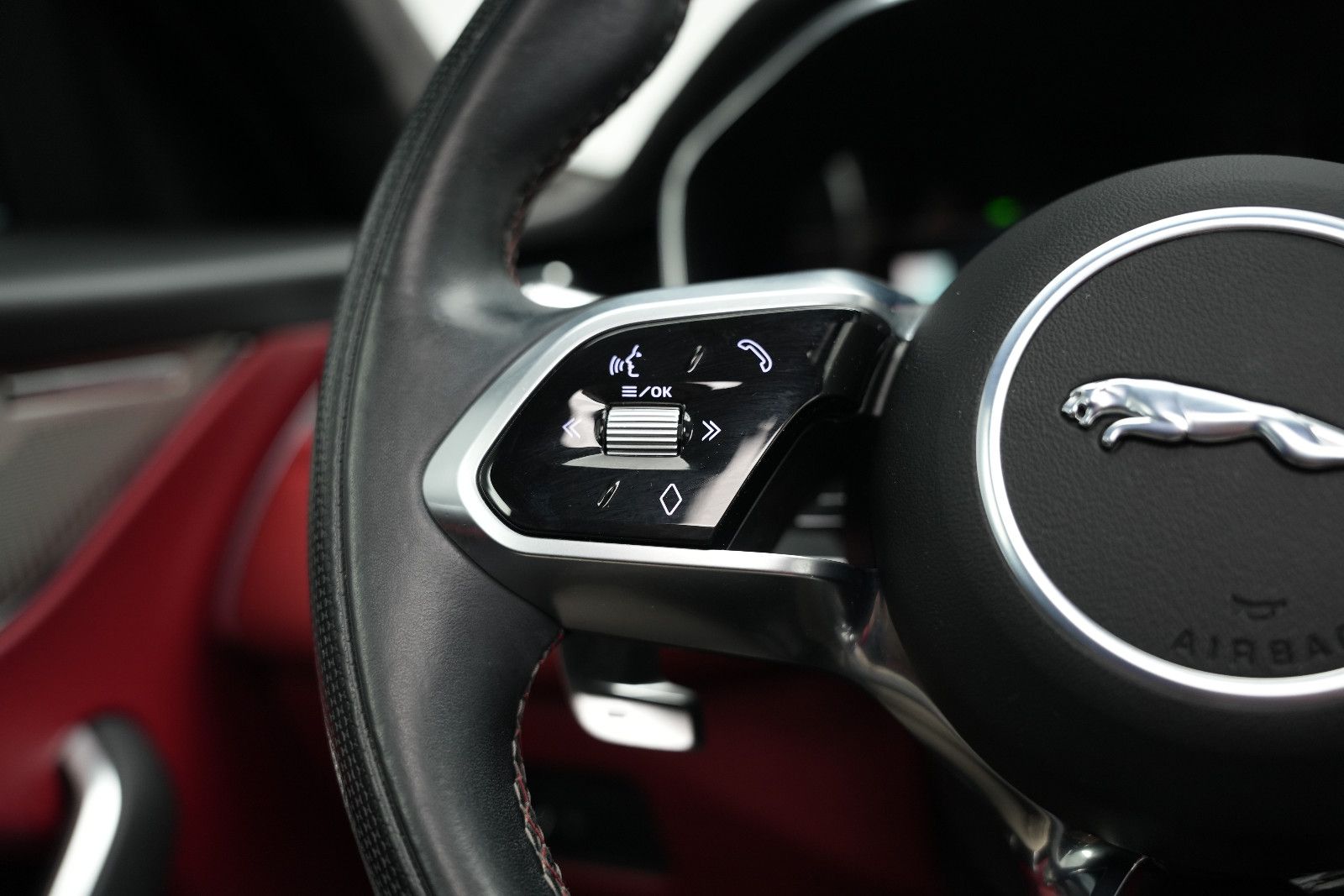 Fahrzeugabbildung Jaguar F-Pace SVR *Panorama*MeridianSurround*360°Memory