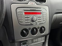 Fahrzeugabbildung Ford Focus Turnier 1.6 Style Automatik Klima PDC AHK
