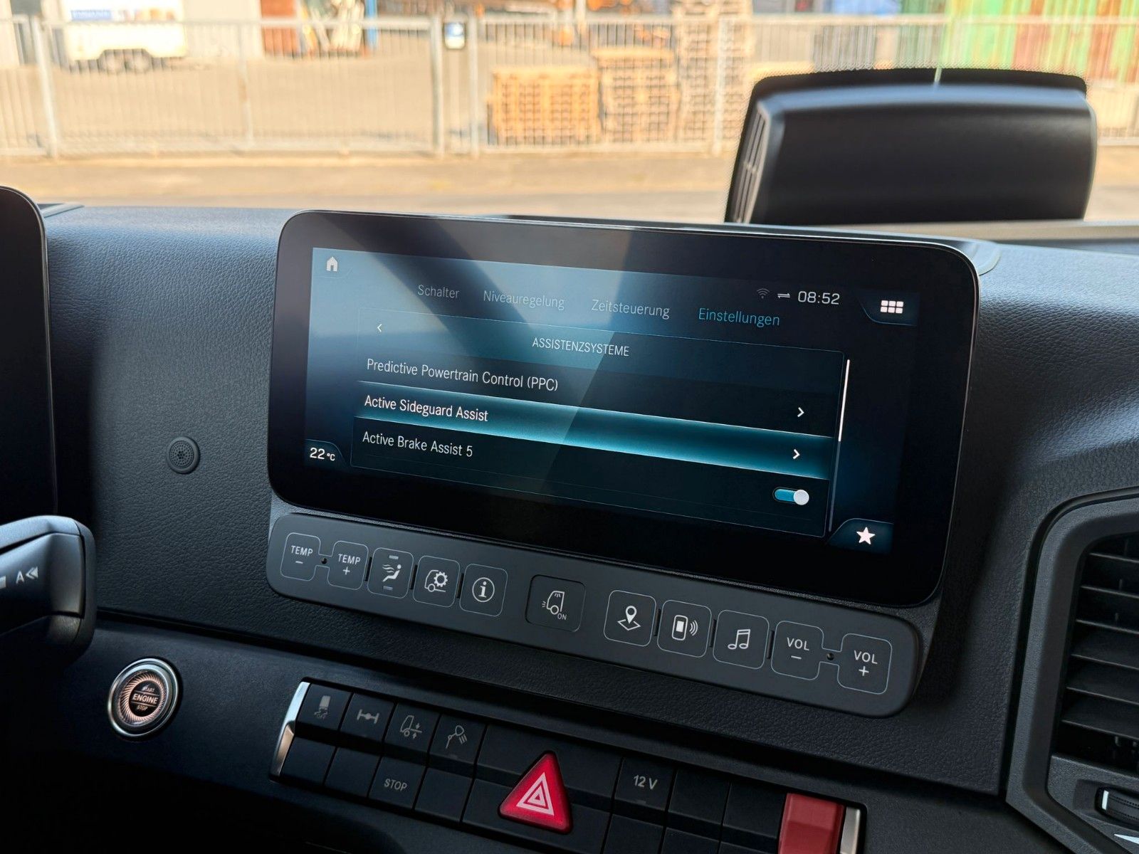 Fahrzeugabbildung Mercedes-Benz Actros 1848 LS BigSpace mit ADR