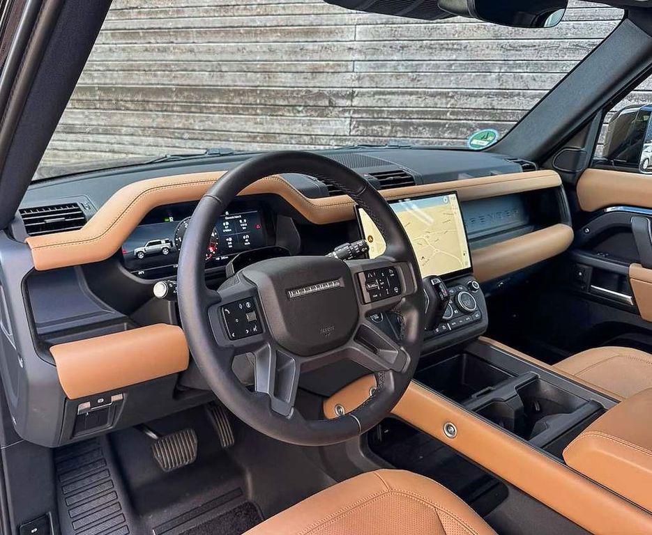 LAND-ROVER Defender 2026