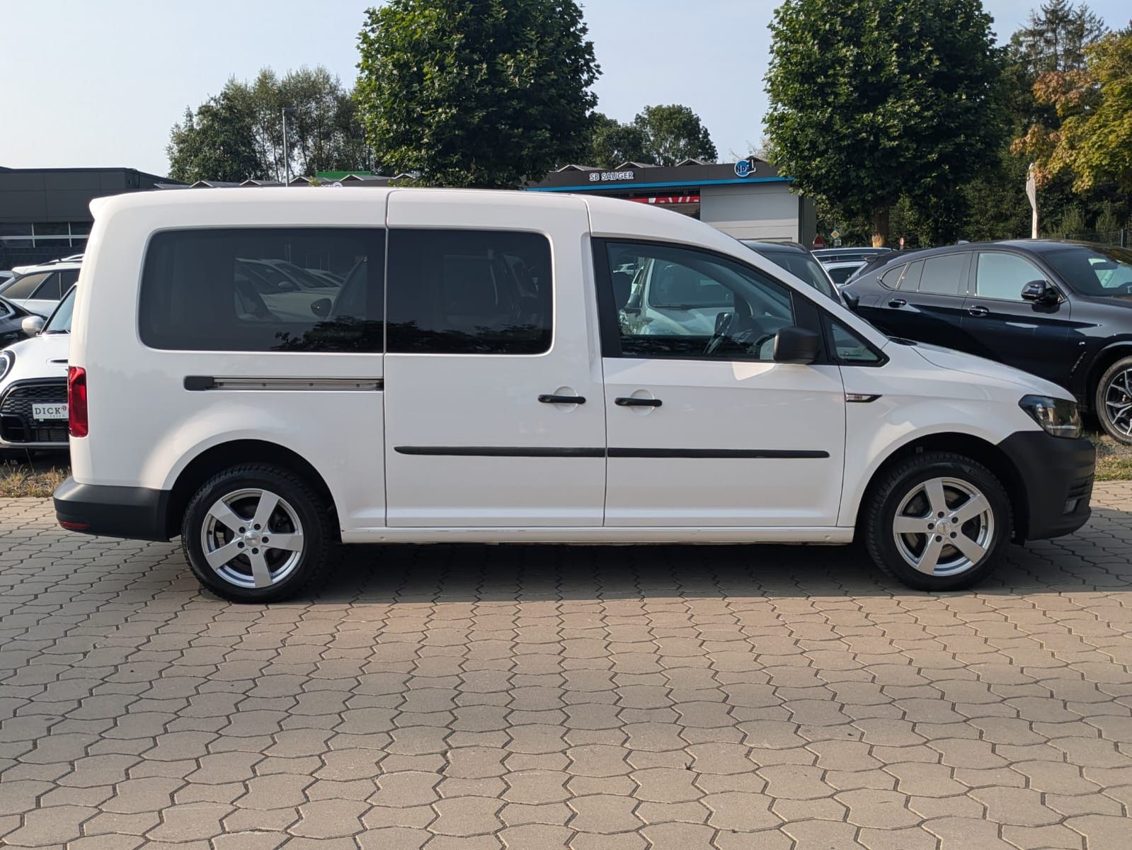 Fahrzeugabbildung Volkswagen Caddy Maxi 2.0 TDI DSG 7-Sit./KLIMA/NAVI/TEMP